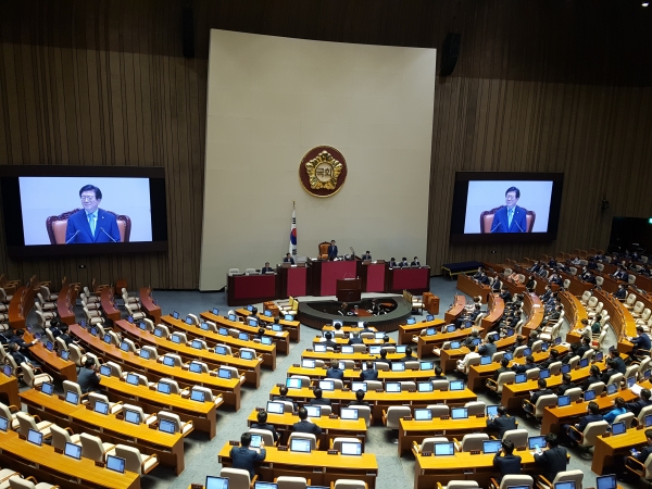 박병석 국회의장이 5일 국회 본회의에서 당선 인사를 하고 있다./사진=이광효 기자