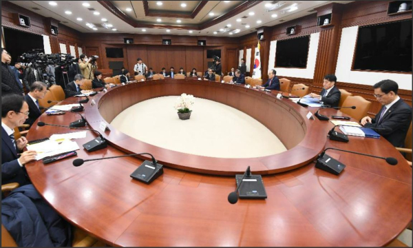 15일 정부서울청사에서 비상경제장관회의가 진행되고 있다./사진: 기획재정부 제공