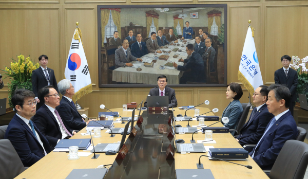 22일 서울특별시 중구에 있는 한국은행에서 이창용 한국은행 총재가 금융통화위원회를 주재하고 있다./사진: 한국은행 제공